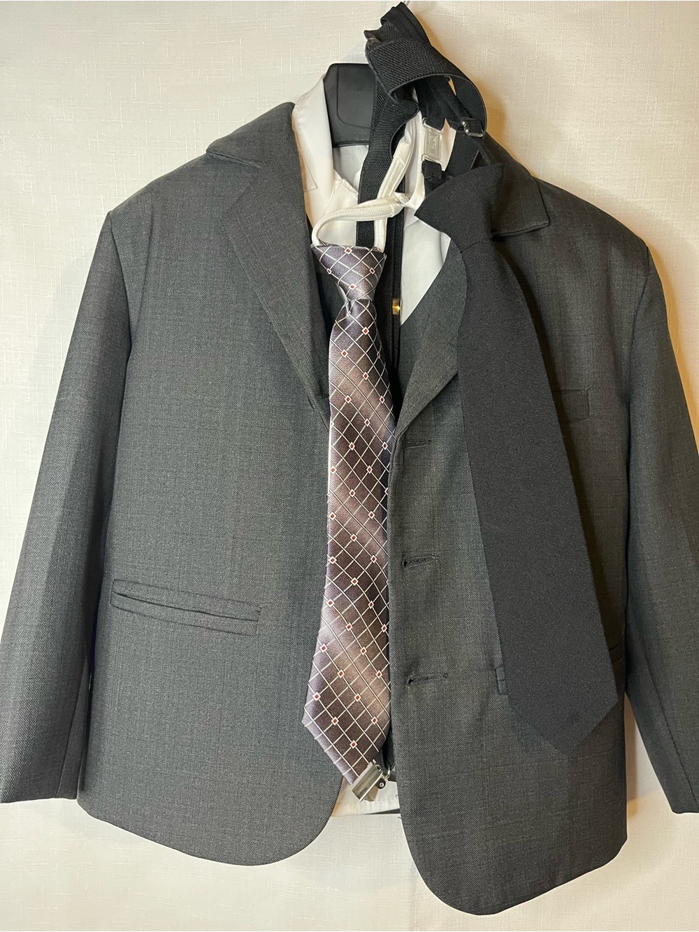 Toddler size 5 4 piece suit with 2 ties and suspenders